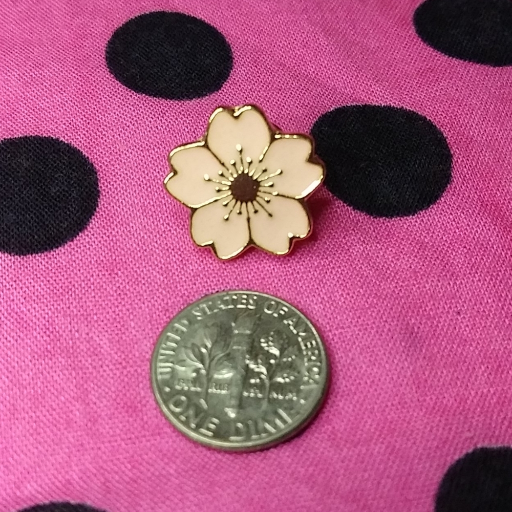 🌸Flower Pin🌸 - Picture 6 of 6